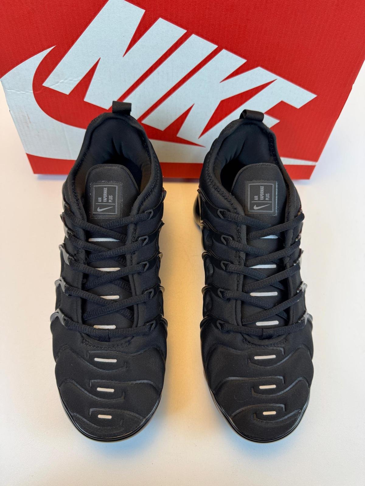 Nike AIR VAPORMAX PLUS crne