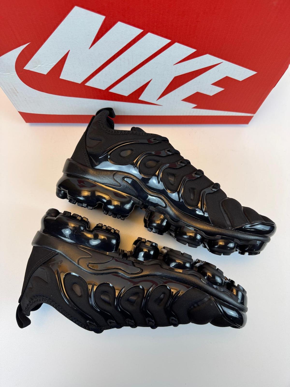 Nike AIR VAPORMAX PLUS crne